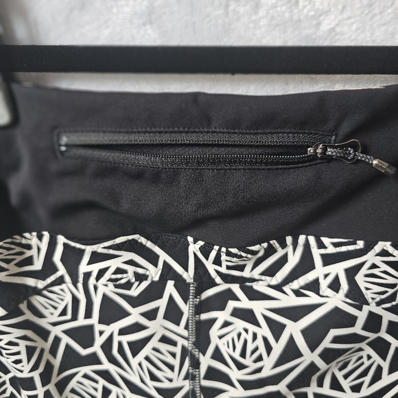 Lululemon Real Quick Crop Leggings – Size 6 – Posey Black/White - Picture 11 of 13